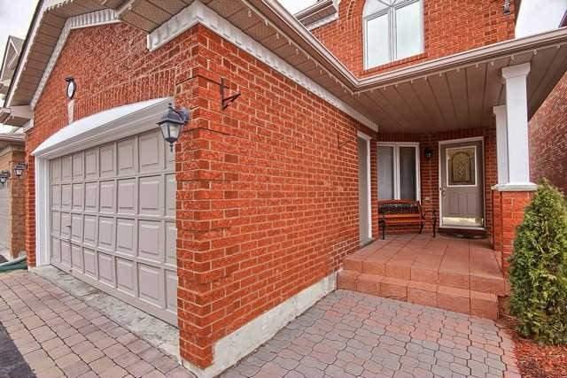 404 Hewitt Cir, House detached with 3 bedrooms, 4 bathrooms and 4 parking in Newmarket ON | Image 2