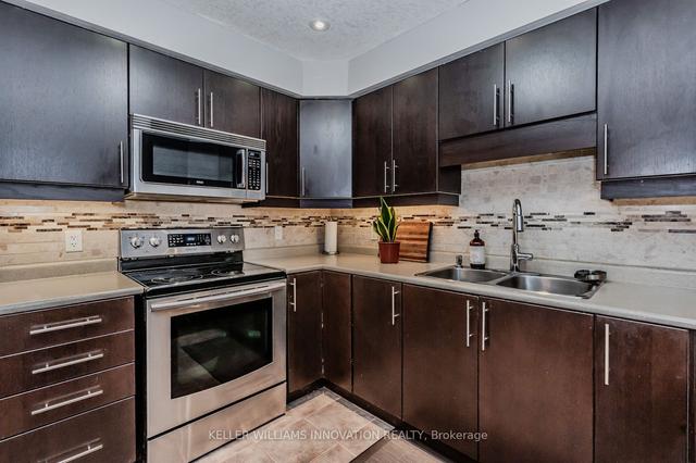 3 - 330 Dearborn Blvd, Townhouse with 3 bedrooms, 3 bathrooms and 2 parking in Waterloo ON | Image 5