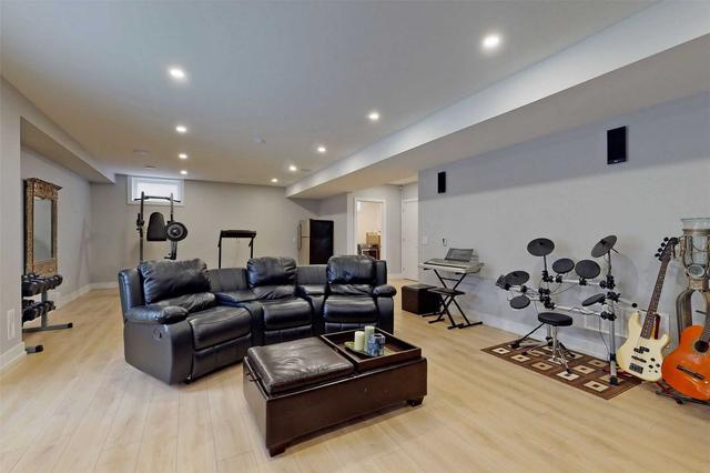 38 Ranwood Dr, House detached with 4 bedrooms, 5 bathrooms and 8 parking in Toronto ON | Image 25