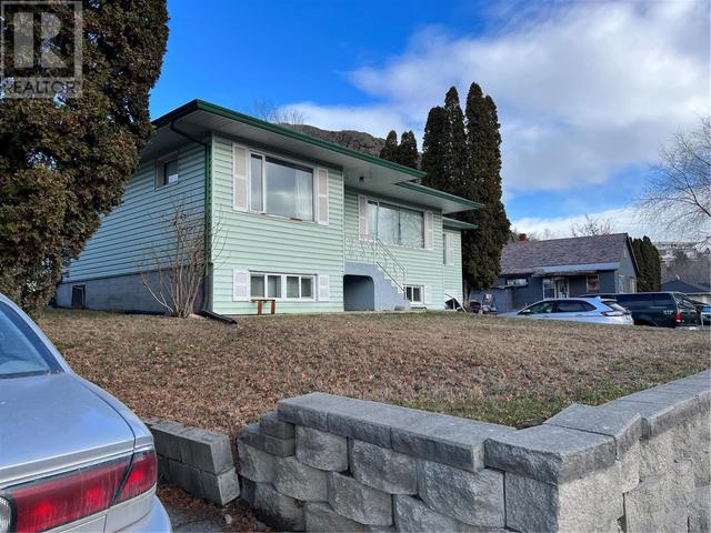 4007 30 Ave, House detached with 4 bedrooms, 2 bathrooms and 1 parking in Vernon BC | Image 2
