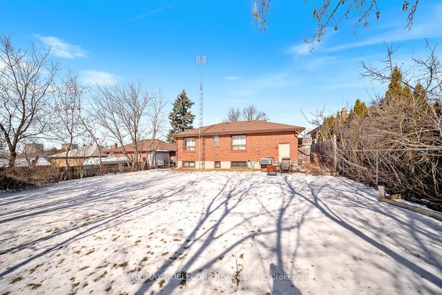27 Deevale Rd, House detached with 3 bedrooms, 2 bathrooms and 6 parking in Toronto ON | Image 33