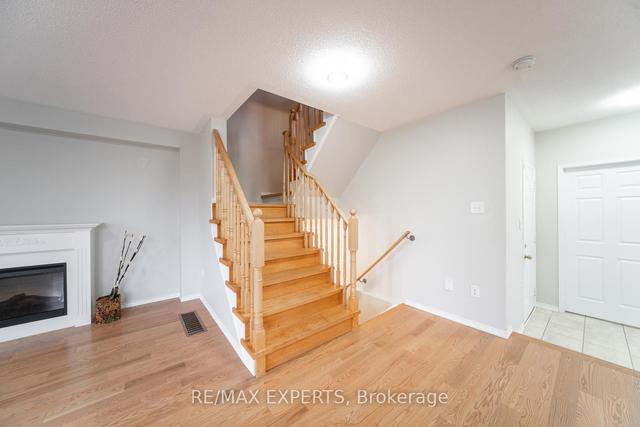 49 Devineridge Ave, House semidetached with 3 bedrooms, 3 bathrooms and 3 parking in Ajax ON | Image 4