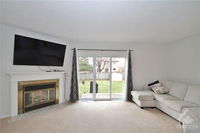 32 Flanders St, House detached with 3 bedrooms, 3 bathrooms and 5 parking in Ottawa ON | Image 11
