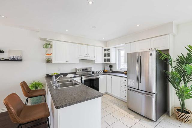 114 Trudelle St, Townhouse with 3 bedrooms, 2 bathrooms and 1 parking in Toronto ON | Image 4