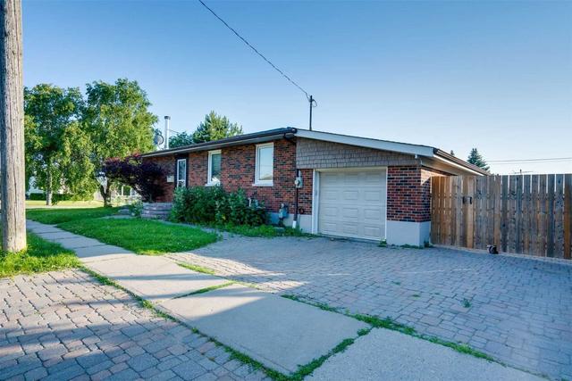 230 Elizabeth St, House detached with 3 bedrooms, 1 bathrooms and 2 parking in Oshawa ON | Image 12