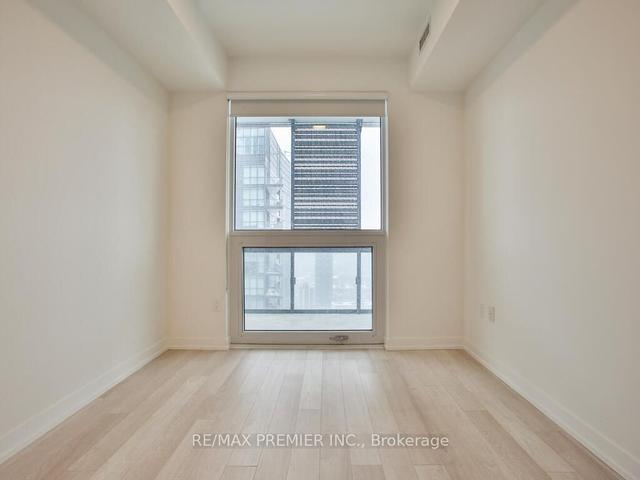2909 - 39 Roehampton Ave, Condo with 3 bedrooms, 2 bathrooms and 1 parking in Toronto ON | Image 20