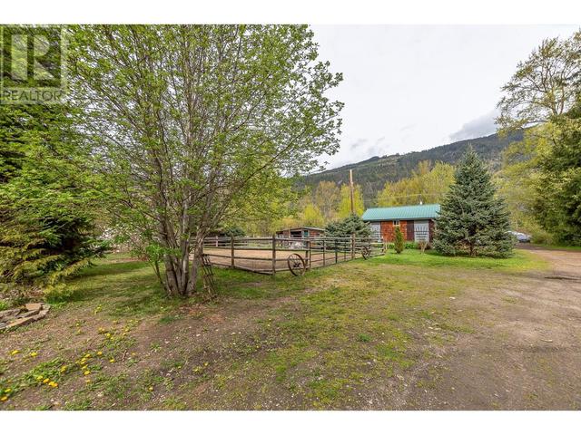 2370 Trans Canada Highway, House detached with 2 bedrooms, 1 bathrooms and 20 parking in Columbia Shuswap E BC | Image 41
