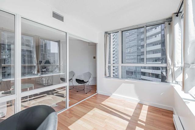 1315 - 711 Bay St, Condo with 2 bedrooms, 2 bathrooms and 1 parking in Toronto ON | Image 17