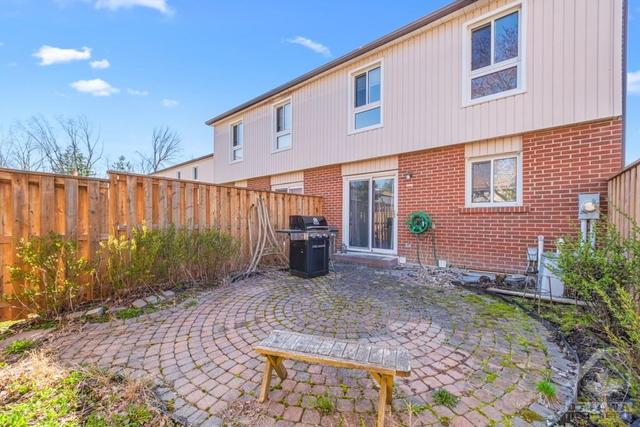 3230 Bannon Way, Townhouse with 3 bedrooms, 2 bathrooms and 1 parking in Ottawa ON | Image 27