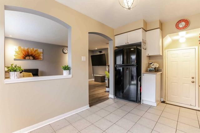 682 Hamilton Cres, House attached with 3 bedrooms, 3 bathrooms and 2 parking in Milton ON | Image 7