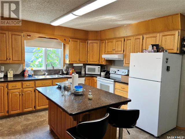 905 21st St, House detached with 4 bedrooms, 2 bathrooms and null parking in Humboldt SK | Image 12