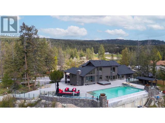 5774 Deadpine Dr, House detached with 6 bedrooms, 5 bathrooms and 3 parking in Central Okanagan BC | Image 4