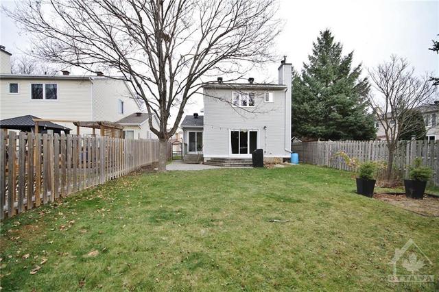 32 Flanders St, House detached with 3 bedrooms, 3 bathrooms and 5 parking in Ottawa ON | Image 24