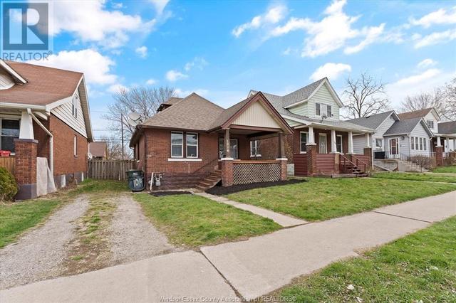1014 Felix Ave, House detached with 3 bedrooms, 1 bathrooms and null parking in Windsor ON | Image 4