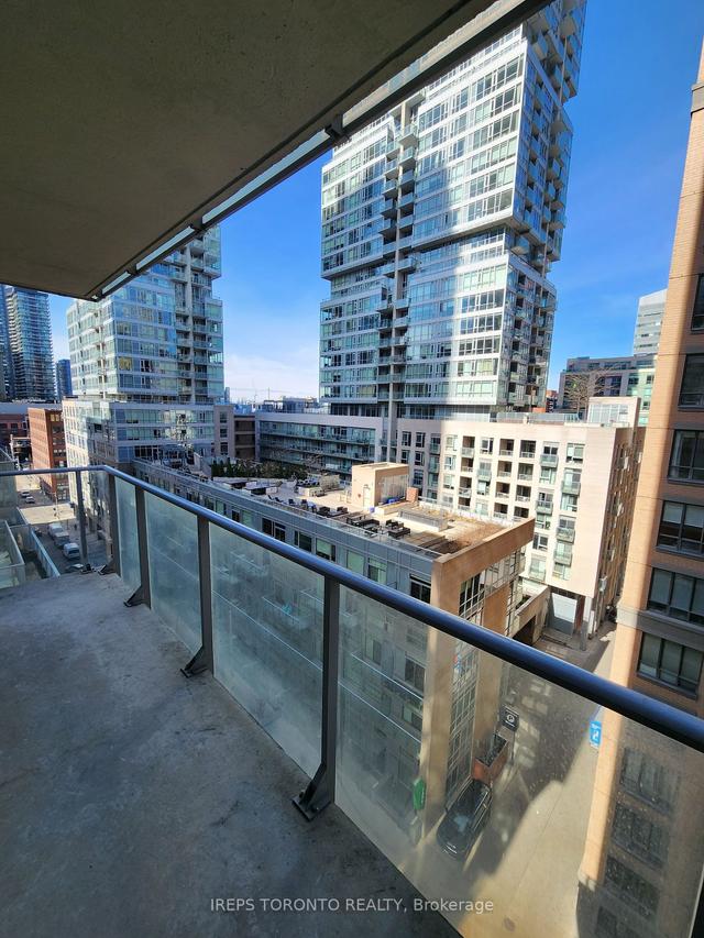 1004 - 126 Simcoe St, Condo with 2 bedrooms, 2 bathrooms and 1 parking in Toronto ON | Image 15