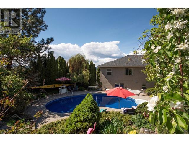 291 Sandpiper Crt, House detached with 5 bedrooms, 3 bathrooms and 6 parking in Kelowna BC | Image 3