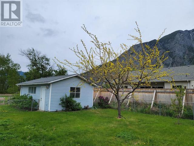 819 10th Ave, House detached with 3 bedrooms, 1 bathrooms and 5 parking in Keremeos BC | Image 33