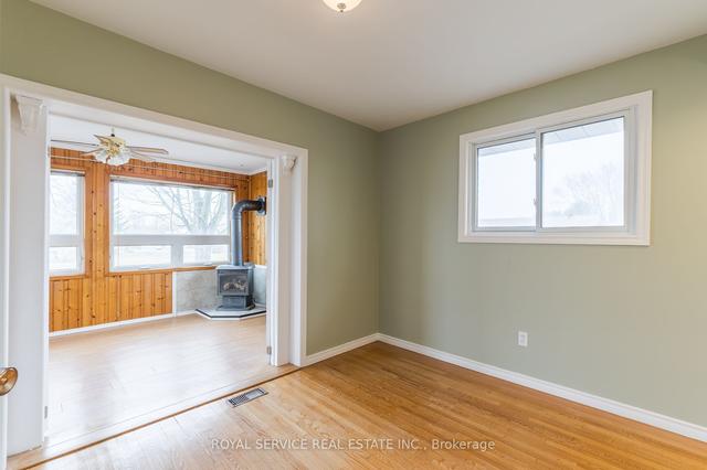 550 Garside Dr, House detached with 2 bedrooms, 1 bathrooms and 3 parking in Peterborough ON | Image 11