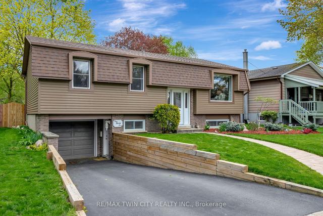 125 Thomas St, House detached with 3 bedrooms, 2 bathrooms and 3 parking in Cambridge ON | Image 1