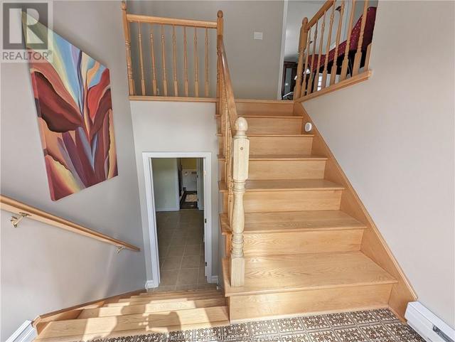 430 Petrie Ave, House detached with 5 bedrooms, 2 bathrooms and null parking in Bathurst NB | Image 2