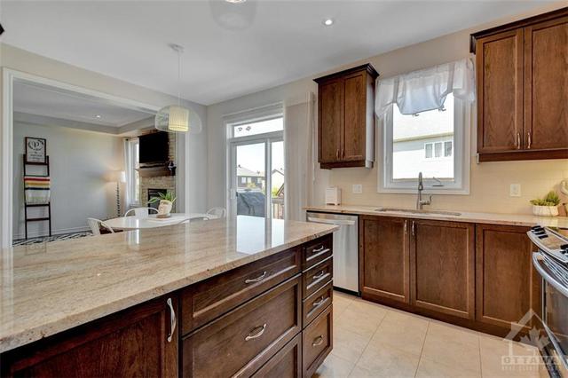 313 Meadowbreeze Dr, House detached with 3 bedrooms, 4 bathrooms and 4 parking in Ottawa ON | Image 10