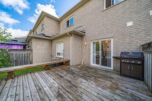 561 Mulock Crt, House attached with 3 bedrooms, 4 bathrooms and 4 parking in Newmarket ON | Image 30