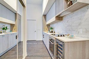 211 - 2020 Bathurst St, Condo with 3 bedrooms, 2 bathrooms and 1 parking in Toronto ON | Image 6