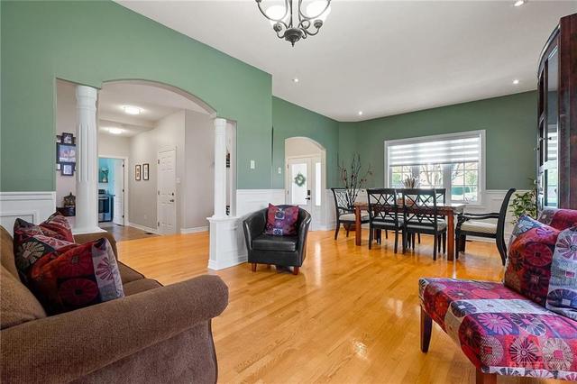 32 Renoir Dr, House detached with 4 bedrooms, 4 bathrooms and 6 parking in Russell ON | Image 6
