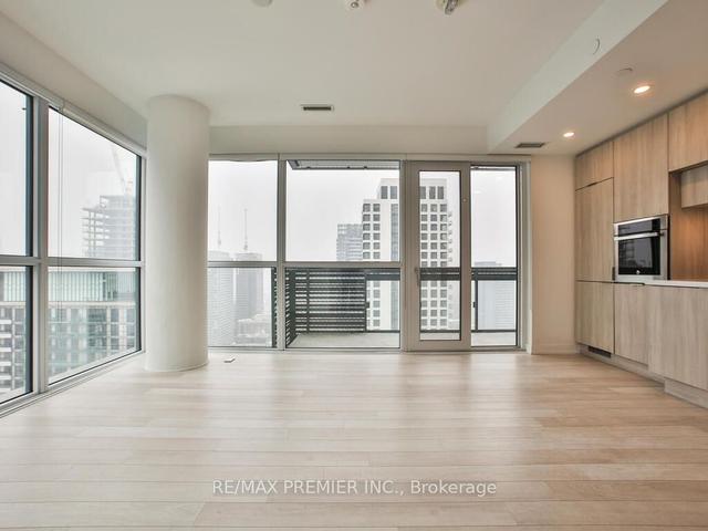 2909 - 39 Roehampton Ave, Condo with 3 bedrooms, 2 bathrooms and 1 parking in Toronto ON | Image 32