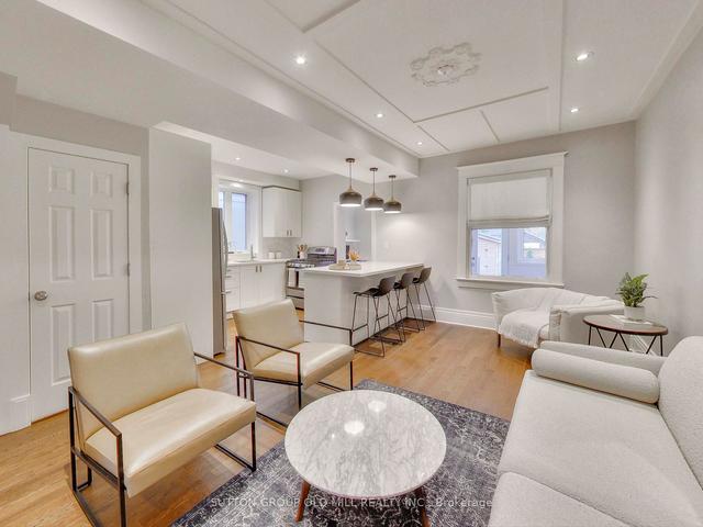 529 Runnymede Rd, House semidetached with 5 bedrooms, 3 bathrooms and 2 parking in Toronto ON | Image 2
