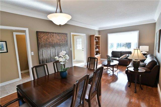 874 Wildflower Crt, House detached with 2 bedrooms, 4 bathrooms and 2 parking in Oshawa ON | Image 3