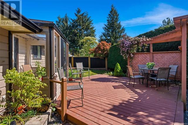 7826 Fairmeadow Pl, House detached with 2 bedrooms, 2 bathrooms and 4 parking in Central Saanich BC | Image 42
