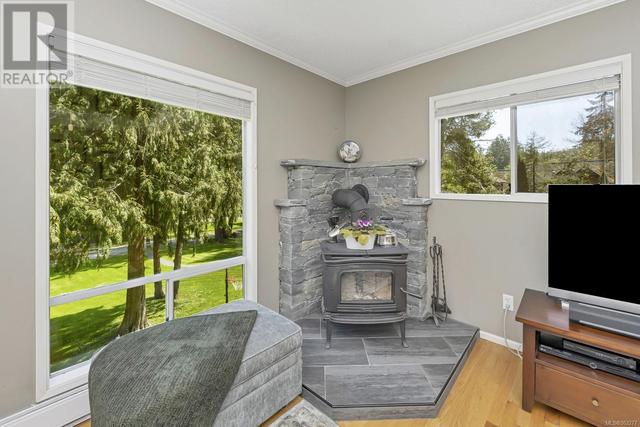 5557 Old West Saanich Rd, House detached with 5 bedrooms, 4 bathrooms and 500 parking in Saanich BC | Image 6