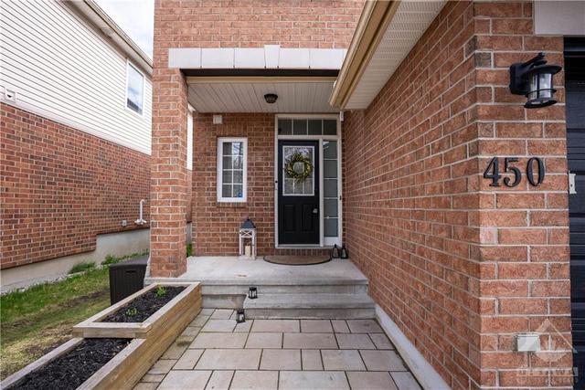 450 Grey Seal Cir, Townhouse with 3 bedrooms, 3 bathrooms and 3 parking in Ottawa ON | Image 2