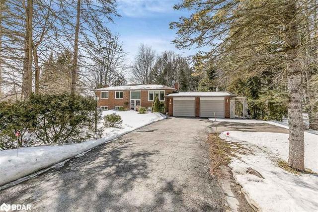 1124 St Vincent Street, House detached with 3 bedrooms, 1 bathrooms and 9 parking in Springwater ON | Image 1