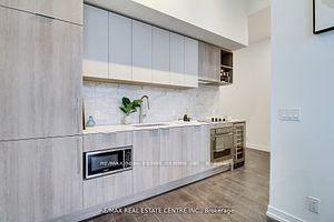 211 - 2020 Bathurst St, Condo with 3 bedrooms, 2 bathrooms and 1 parking in Toronto ON | Image 3