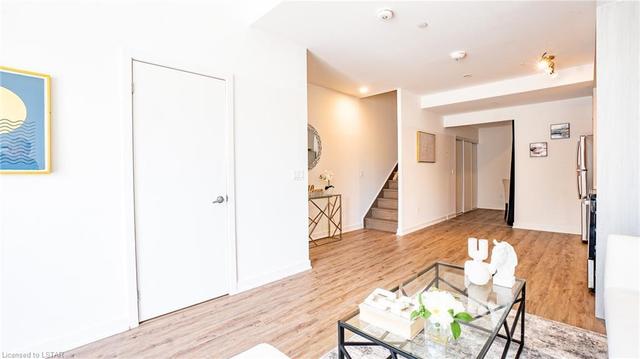 B - 498 Eglinton Ave E Ave, House attached with 3 bedrooms, 2 bathrooms and 1 parking in Toronto ON | Image 3