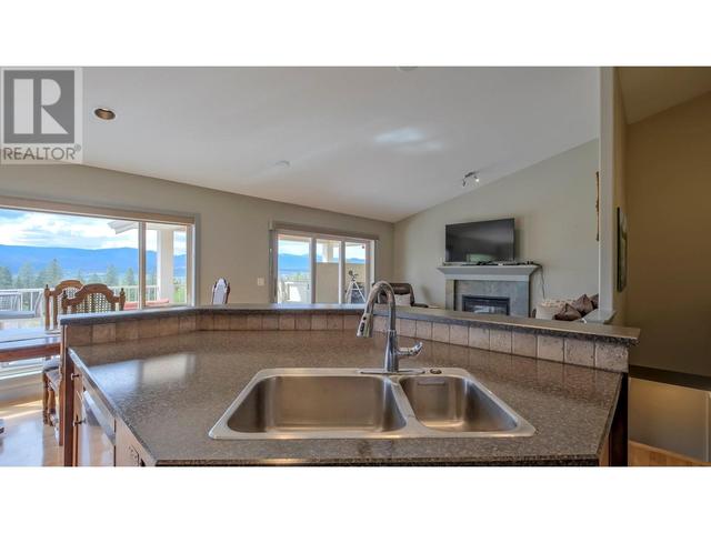 3516 Camelback Dr, House detached with 5 bedrooms, 3 bathrooms and 5 parking in Central Okanagan BC | Image 12