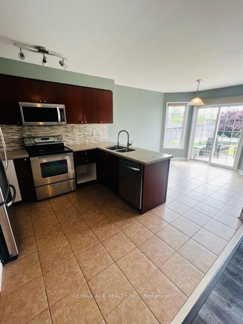 1512 Pennel Dr, House detached with 3 bedrooms, 3 bathrooms and 4 parking in Oshawa ON | Image 3