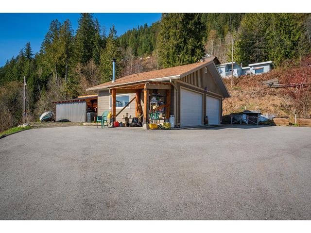 3558 Sprague St, House detached with 3 bedrooms, 4 bathrooms and null parking in Central Kootenay D BC | Image 23