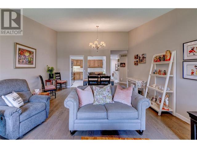 114 - 1885 Parkview Cres, House attached with 3 bedrooms, 2 bathrooms and 4 parking in Kelowna BC | Image 8