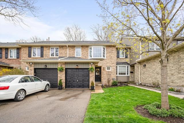 32 - 2766 Folkway Dr, Townhouse with 3 bedrooms, 2 bathrooms and 2 parking in Mississauga ON | Image 1