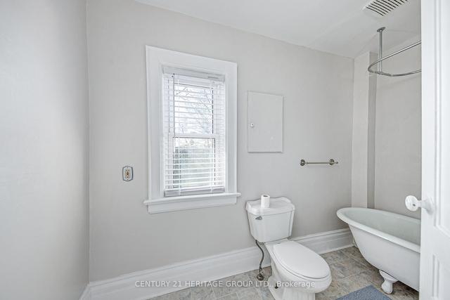 243 Dunlop St E, House detached with 3 bedrooms, 2 bathrooms and 1 parking in Barrie ON | Image 8