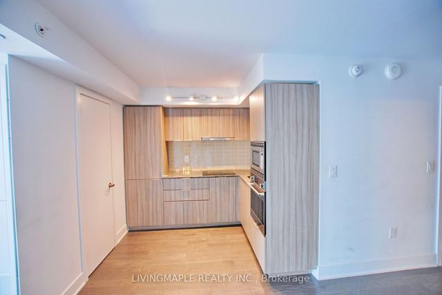 2113 - 955 Bay St, Condo with 3 bedrooms, 2 bathrooms and 1 parking in Toronto ON | Image 12