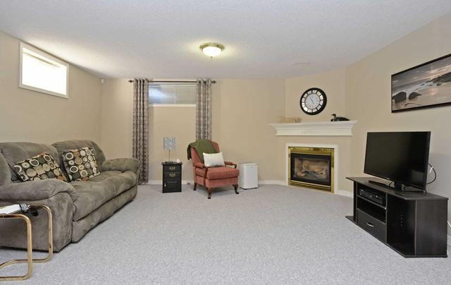 203 Ryerson Cres, House detached with 2 bedrooms, 3 bathrooms and 6 parking in Oshawa ON | Image 10
