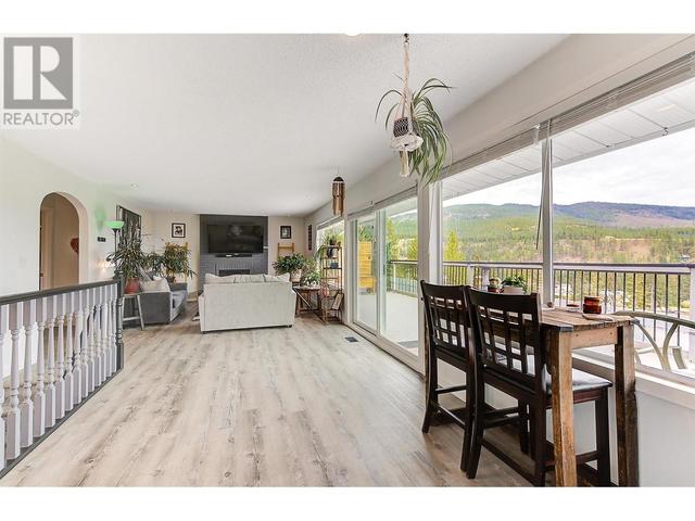 3273 Mcleod Rd, House detached with 5 bedrooms, 2 bathrooms and 1 parking in West Kelowna BC | Image 12
