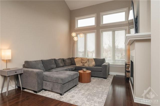 814 Fletcher Cir, Townhouse with 3 bedrooms, 3 bathrooms and 3 parking in Ottawa ON | Image 14