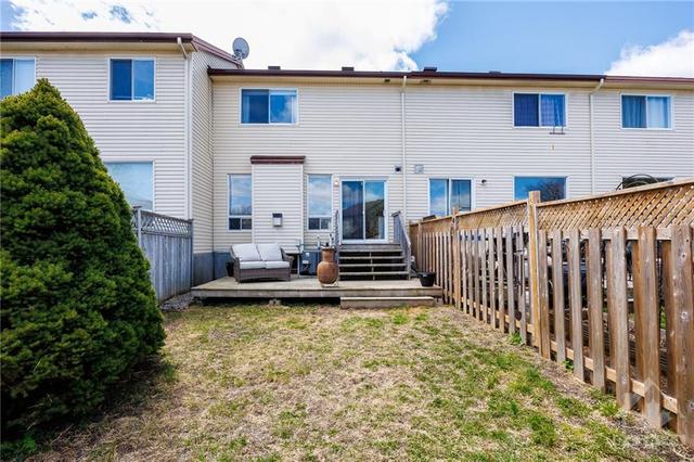 101 Crampton Dr, Townhouse with 3 bedrooms, 2 bathrooms and 3 parking in Carleton Place ON | Image 28