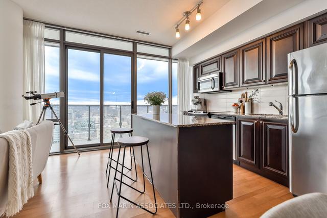 3410 - 832 Bay St, Condo with 3 bedrooms, 2 bathrooms and 1 parking in Toronto ON | Image 10