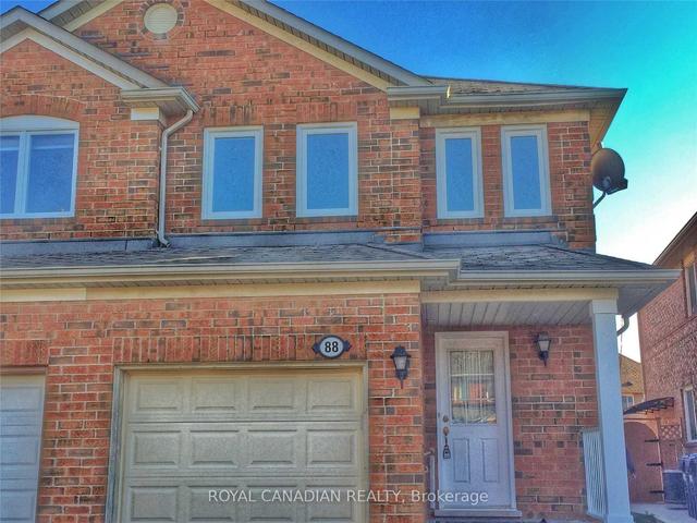 88 Mount Fuji Cres, House semidetached with 3 bedrooms, 2 bathrooms and 3 parking in Brampton ON | Image 1